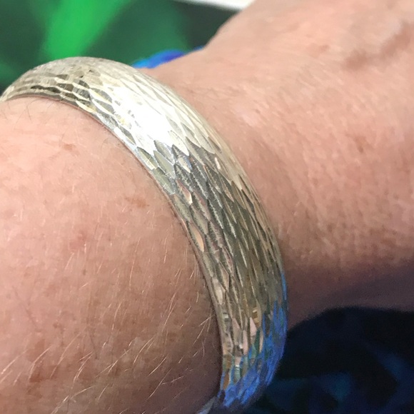 Sterling Silver .925 Diamond cut Bangle New! 🦋💕 - Picture 3 of 7